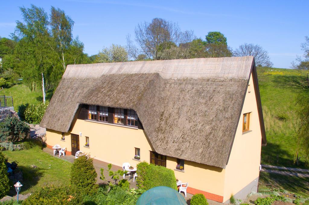 Ferien Unterm Reetdach In Gohren Hotel Goehren  Exterior photo