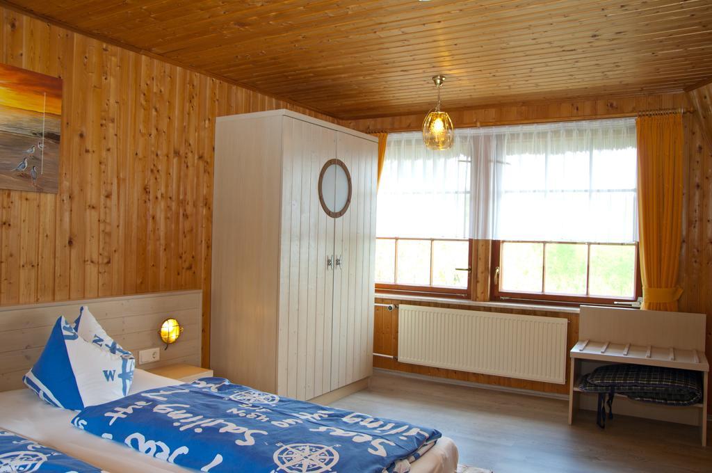 Ferien Unterm Reetdach In Gohren Hotel Goehren  Exterior photo
