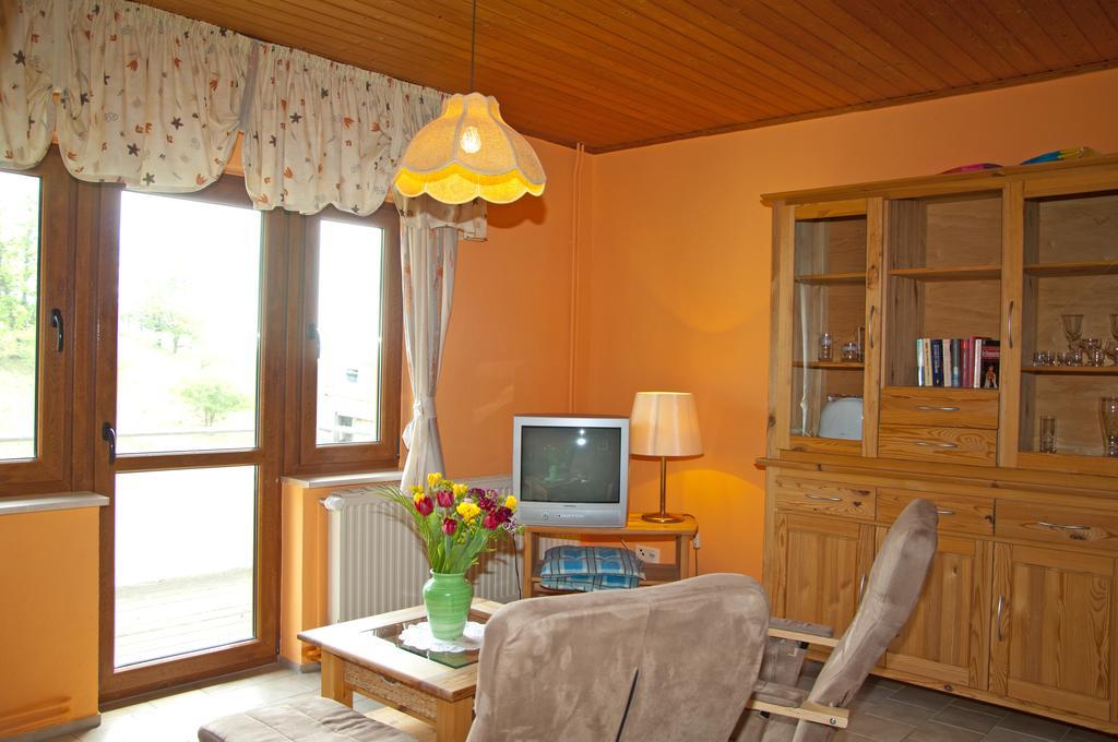 Ferien Unterm Reetdach In Gohren Hotel Goehren  Exterior photo
